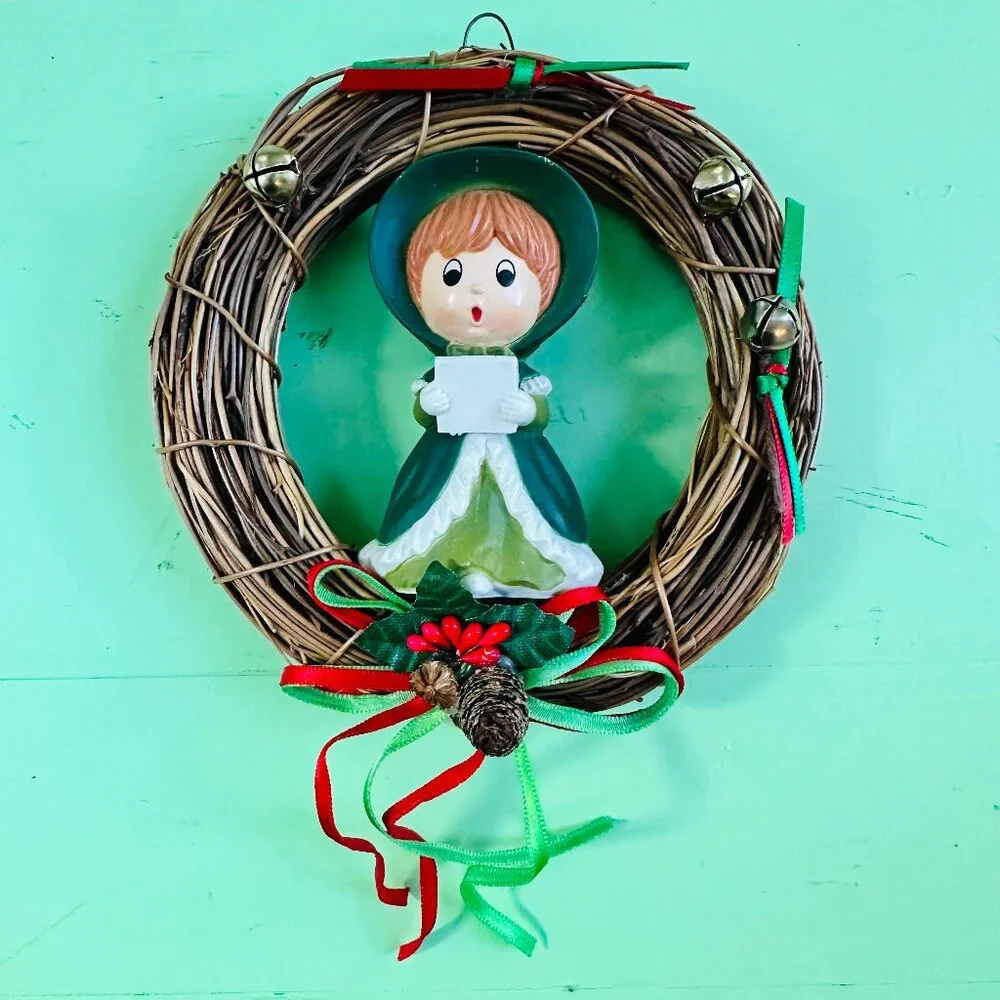 Vintage Miniature Christmas Wreath Xmas Caroler Holiday Decor Wall Hanging